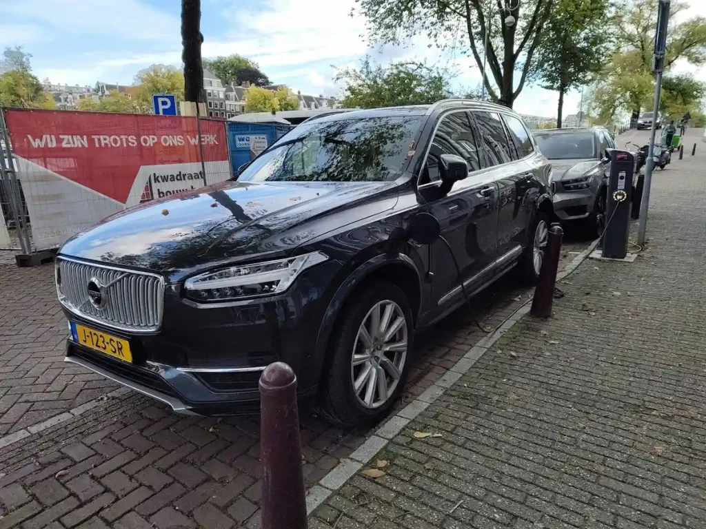 nuova-volvo-XC90-2025